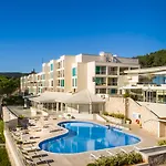 Valamar Bellevue فندق غاباس