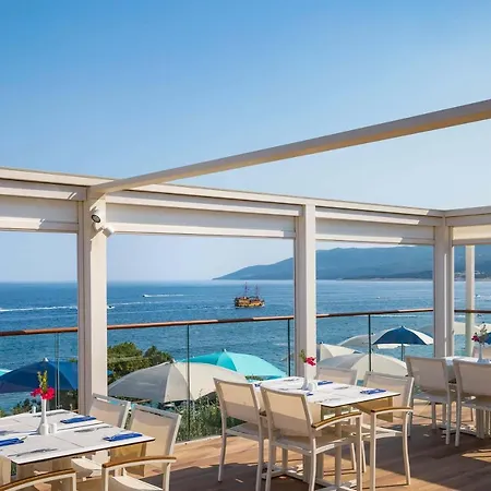 호텔 Valamar Bellevue 라벡