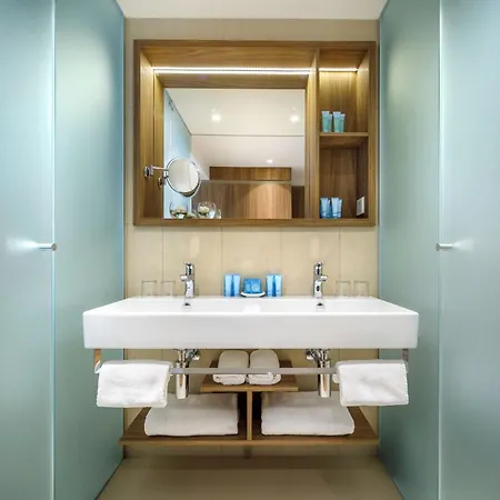 Отель Valamar Bellevue