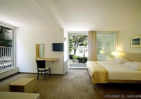 호텔 Valamar Bellevue 라벡