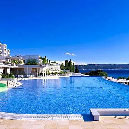 Отель Valamar Bellevue