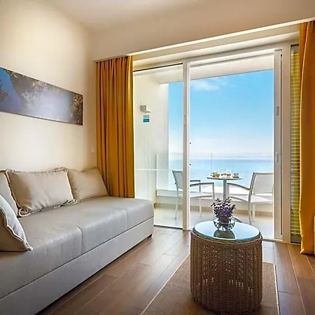 Отель Valamar Bellevue