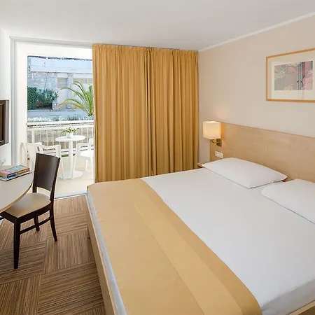 Valamar Bellevue מלון