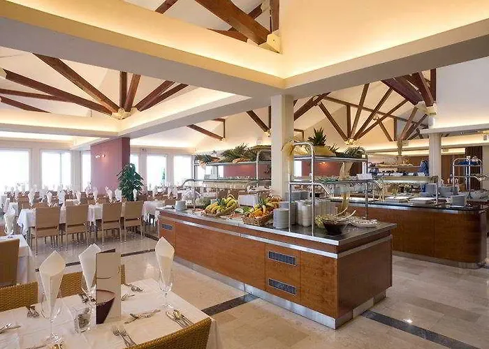 Valamar Bellevue Szálloda